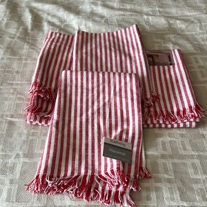 4 pcs tablet set nwt